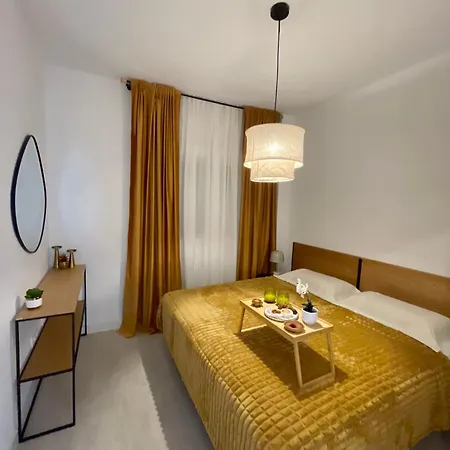 Historical Centre! Private Terrace & Gym-near Public Parking Apartment Malaga