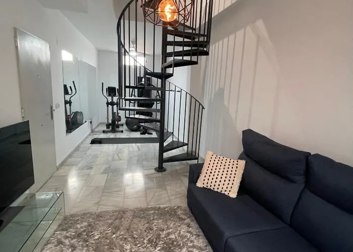 Historical Centre! Private Terrace & Gym-near Public Parking Appartamento