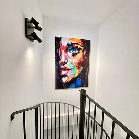 Apartmán Historical Centre! Private Terrace & Gym-near Public Parking