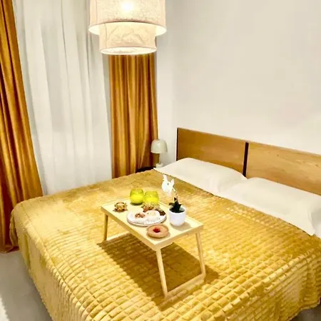 Apartmán Historical Centre! Private Terrace & Gym-near Public Parking